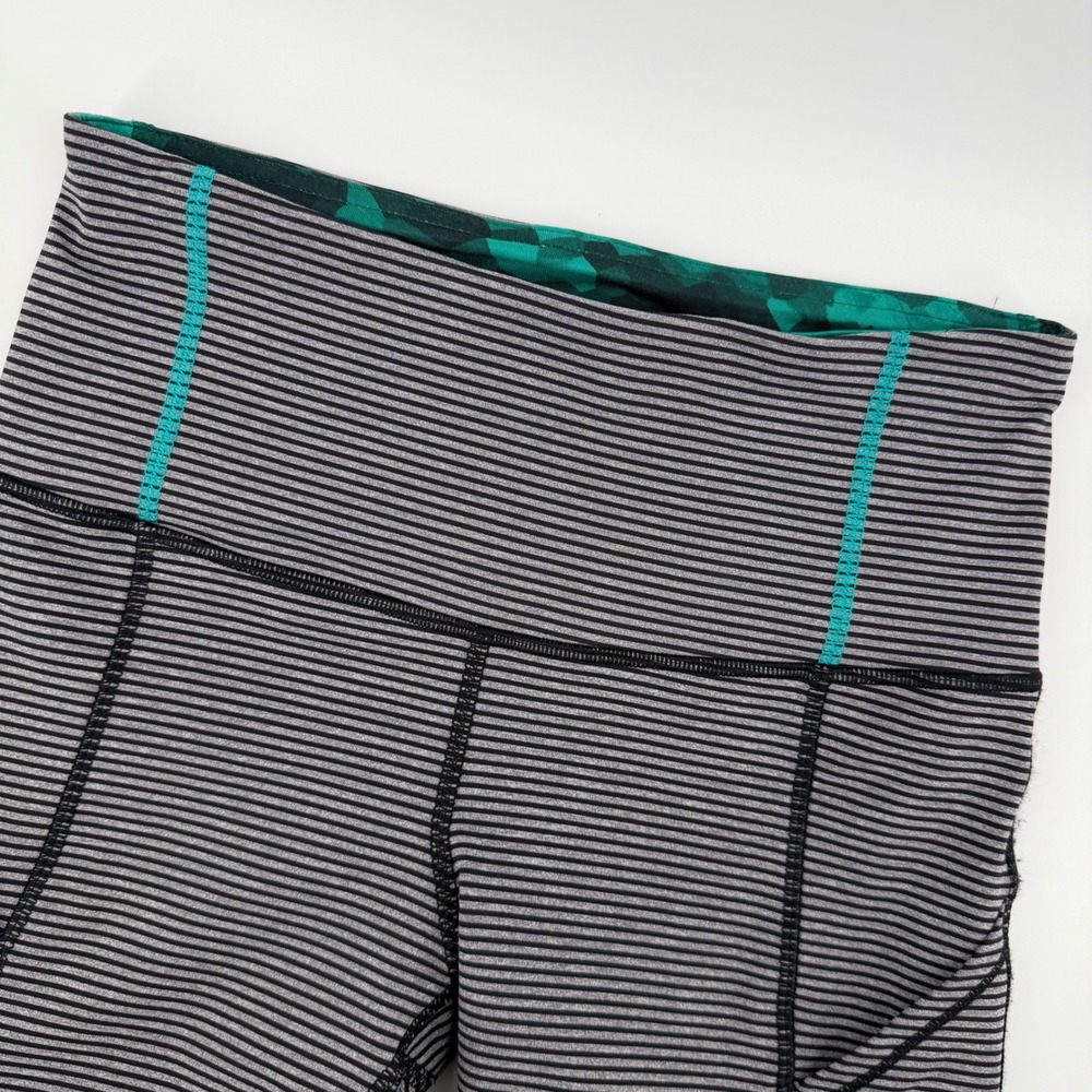 Lululemon Athletica Striped High Rise Active Leggings Cropped Pants Women sz 4